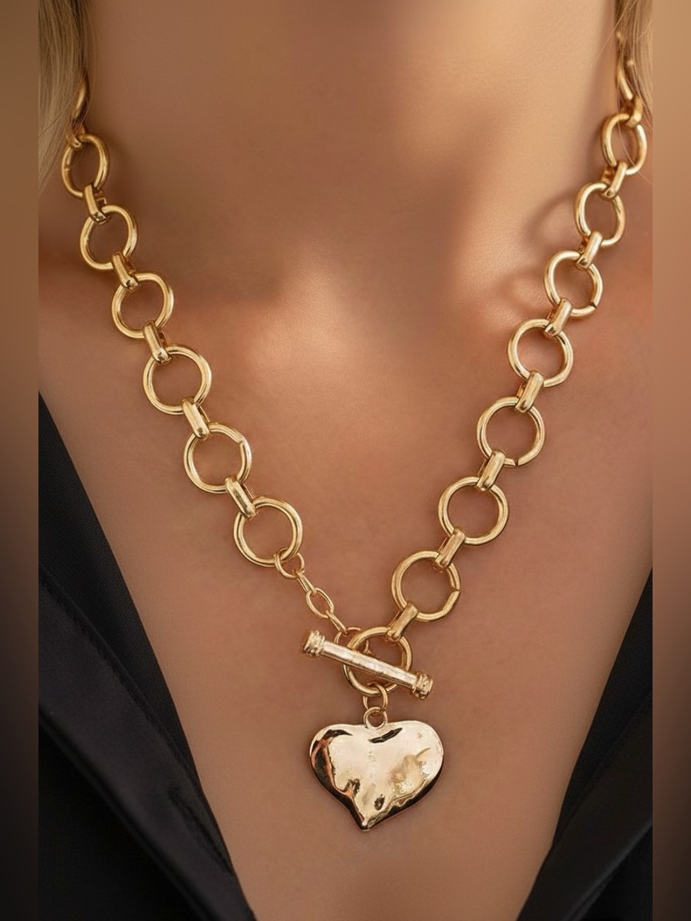NOTABLE HAMMERED HEART TOGGLE NECKLACE